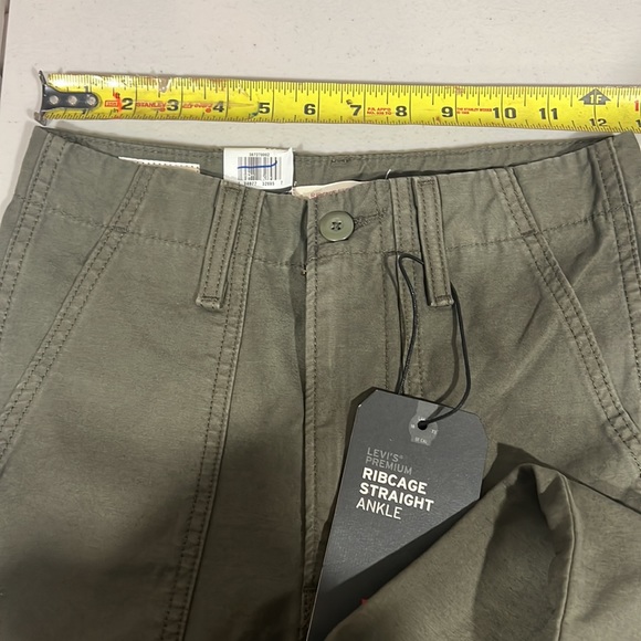 Levi's® Premium RIBCAGE UTILITY WIDE-LEG WOMEN'S PANTS - Picture 5 of 8